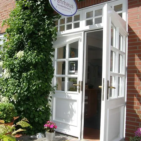 Hotel Faehrhaus Niederkleveez 3*