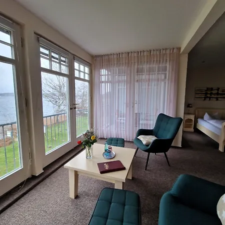 Hotel Faehrhaus Niederkleveez 3*